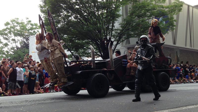 Illustration for article titled Vehicles Of The 2013 DragonCon Parade - Photo Dump