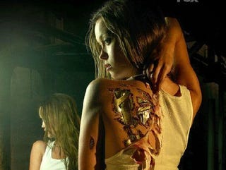 Illustration for article titled Sarah Connor Rocks Your Head!
