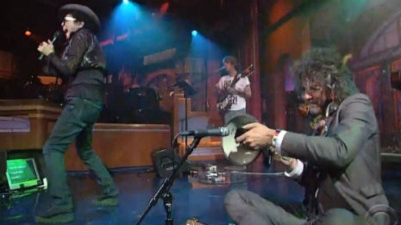Illustration for article titled The Flaming Lips and Yoko Ono performed on Letterman, and it was super weird