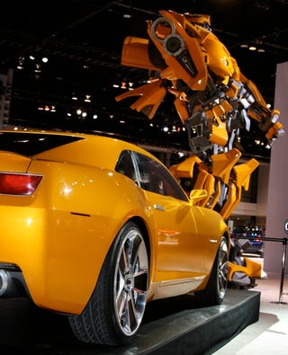 Transformers 2 Blebee Ii Camaro Gets A Close Up Cleaning Out Our Memory Cards This Morning We Realized Hadn T Run Anything On The Rest Of Chevy Autobots Unveiled In Chicago Ay For Me Right