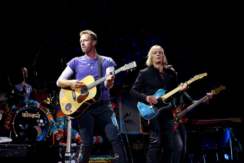Peter Buck joins Coldplay on stage to perform “Free Fallin’” in a tribute Tom Petty at Moda Center on October 2 in Portland, Oregon. (Photo: Jackie Butler/Getty Images)