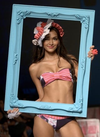 Illustration for article titled A Freeze Frame Of The Colombian Runway