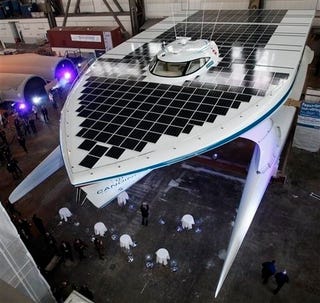 Illustration for article titled 5,382 Square Feet of Solar Panels Make This the World's Largest Solar-Powered Boat