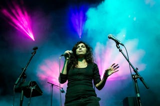 Illustration for article titled Egy bús-borongós csütörtöki napon csurig telt a Sziget