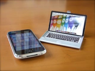Illustration for article titled This MacBook Only Stores Business Cards