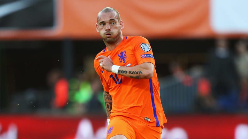 Illustration for article titled Report: Dutch Couple Claims Wesley Sneijder Drunkenly Danced And Urinated On Their Car