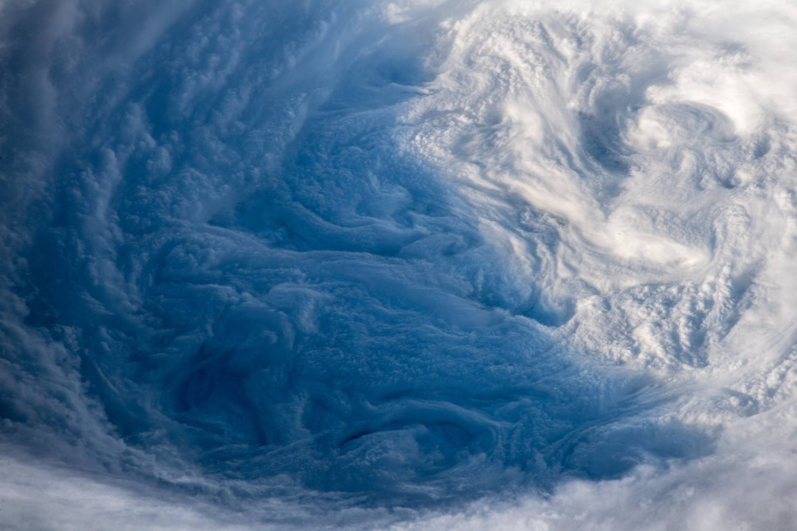 These Photos of Typhoon Trami Are JawDropping Gizmodo UK