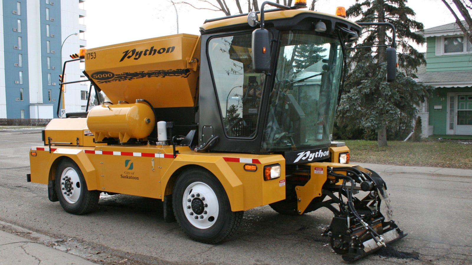 This Asphalt Spewing Truck Fixes Potholes In A New York Minute this-asphalt-spewing-truck-fixes-potholes-in-a-new-york-minute