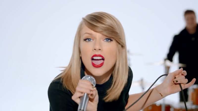 Illustration for article titled Photographers hate, hate, hate, hate, hate on Taylor Swift for her Apple deal