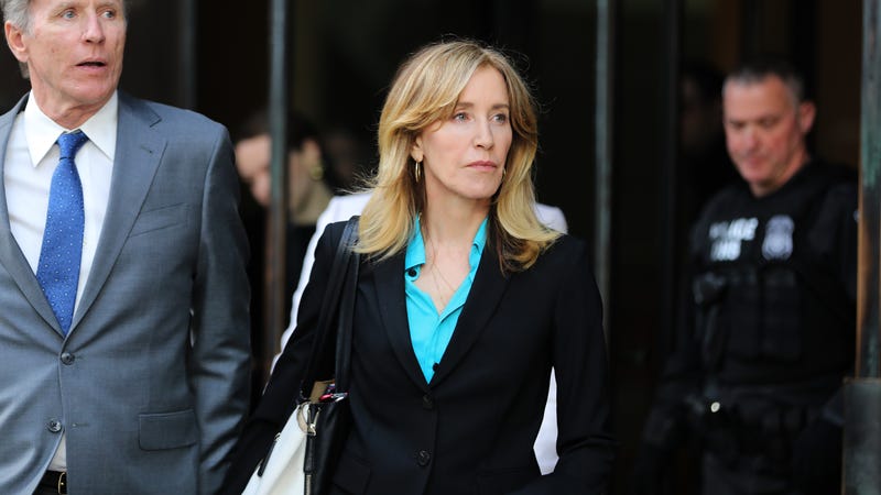 Illustration for article titled Federal prosecutors are seeking a month of prison time for Felicity Huffman