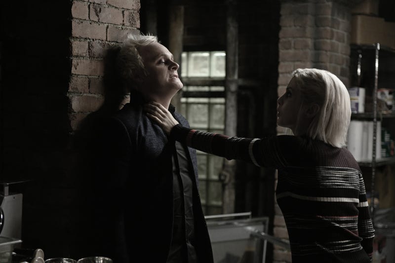 Illustration for article titled iZombie’s dame to die for goes full-on noir with “Night And The Zombie City”