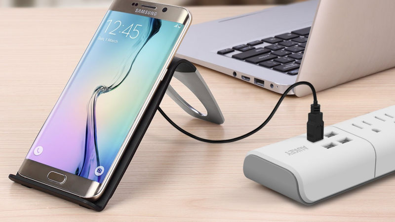 Cargador inalámbrico Aukey Qi, $15 con código B74B62LZ