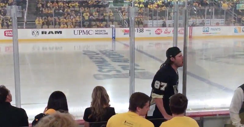 Illustration for article titled Gerrit Cole Drank Beer And Hassled The Capitals At The Penguins Game