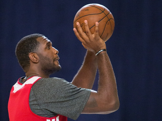 Illustration for article titled Greg Oden Has "Slight Setback," Misses Practice With Knee Swelling