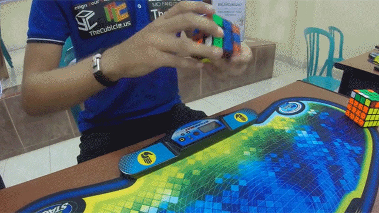 Blink and You'll Miss the World's Fastest Rubik's Cube Solve [Update]