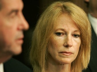 Illustration for article titled Natalee Holloway's Mom Sneaks Into Prison To See Van Der Sloot