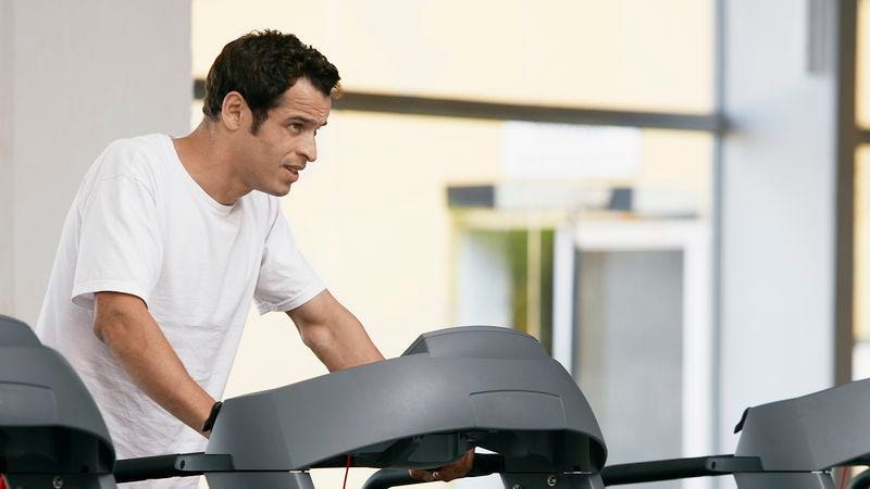 Illustration for article titled Man Keeping Running Total Of How Many People In Gym In Worse Shape Than Him