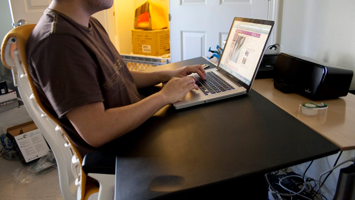 Review Herman Miller Envelop Reclining Desk