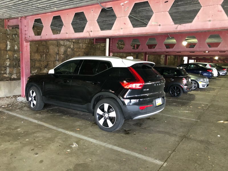 Volvo XC40 Tuxedo edition?