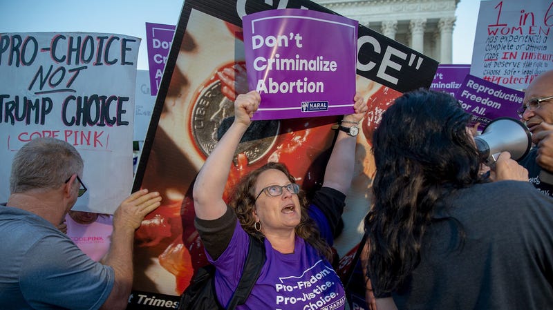 Illustration for article titled Anti-Abortion Crisis Pregnancy Centers Are Seeking Federal Funds Alongside Planned Parenthood