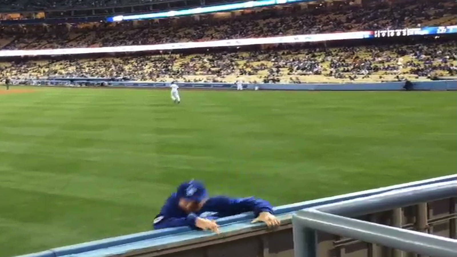 Dodger Stadium Idiot Climbs Over Outfield Fence Evades