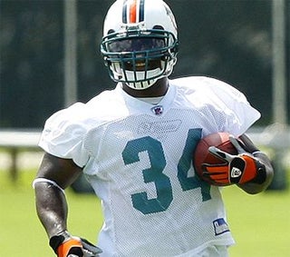 Illustration for article titled Ricky Williams Gets High...er Salary, 1-Year Extension