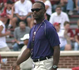Illustration for article titled Tyrone Willingham Is Calling It A Career At Washington