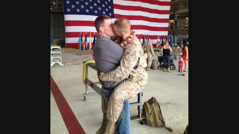 Illustration for article titled Gay Marines' Kiss Photo Melts Hearts Across Facebook