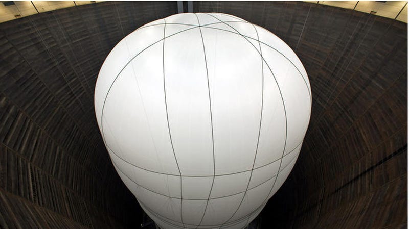 Illustration for article titled Christo's Gigantic Indoor Balloon Will Dwarf the Senses