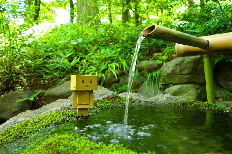 Illustration for article titled An Incredible Look at Japan Through the Eyes of a Little Box Robot