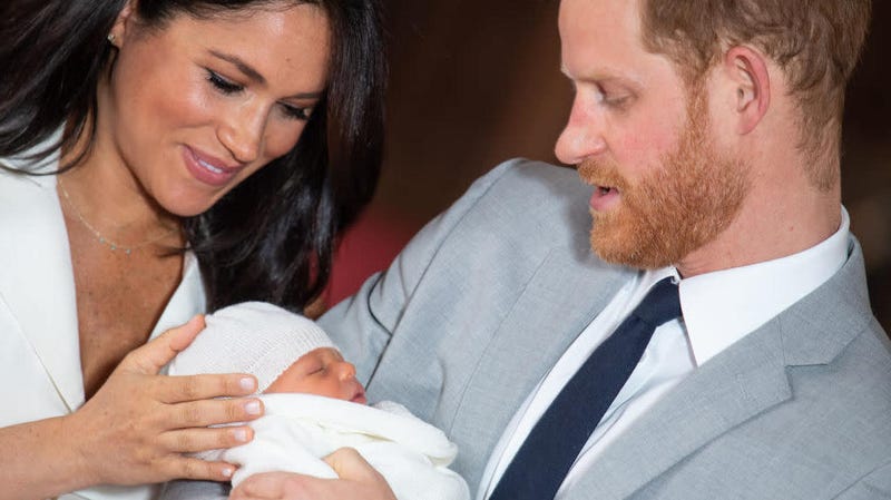 Illustration for article titled Famous Royal Baby's Tiny Fingers Revealed