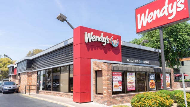 You Can Get a Dave’s Single Burger From Wendy’s for $1 Right Now