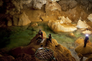 Illustration for article titled Teen's Science Fair Project Sends Text Messages from 1,000 Feet Underground
