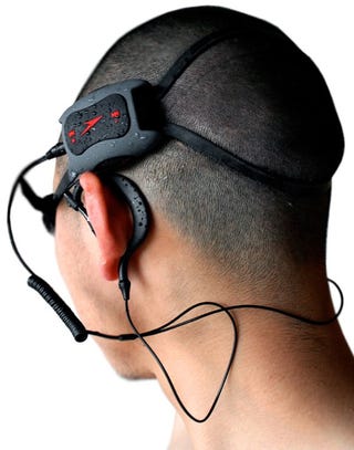 Illustration for article titled Overheard in the Pool: Michael Phelps and His LZR Racer Aquabeat Underwater MP3 Player