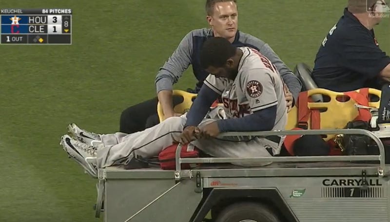 Illustration for article titled Astros Players Leave Game After Ugly Outfield Collision
