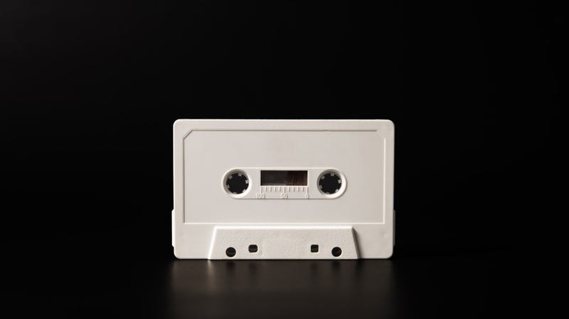 Illustration for article titled Internet sleuths are trying to identify a mysterious, probably German song from an '80s radio broadcast