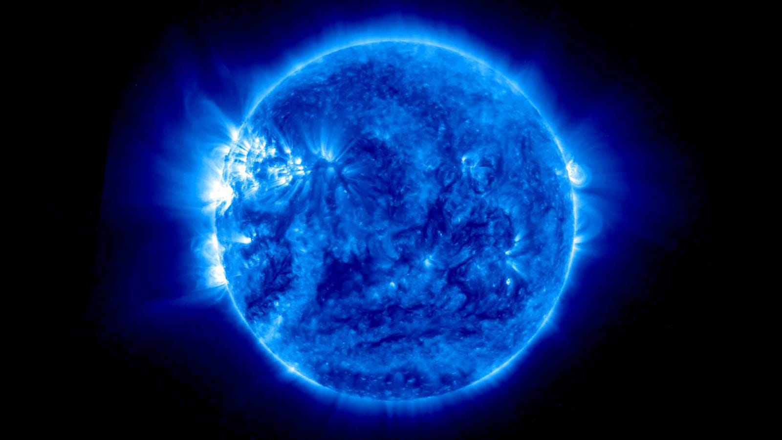 Голубой сверхгигант. Звезда ригель сверхгигант. Голубой сверхгигант звезда. Голубой гипергигант звезда r136a1. Ригель голубой сверхгигант.