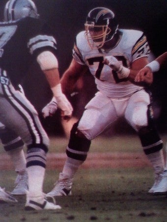 Illustration for article titled Feds Indict Former NFL O-Lineman In Money-Laundering Scheme