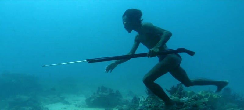 How long can humans hold their breath underwater?