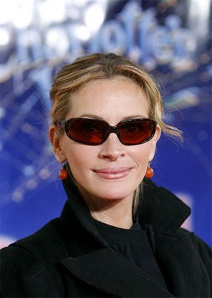 Illustration for article titled "Cordial", "Charming" Studio Chief Explains Why Women Can't Sell Movies (Except Julia Roberts)