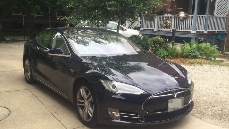 Illustration for article titled The Future Of Driving: Tesla Just Unveiled A Car That Automatically Apologizes When It Hits Someone
