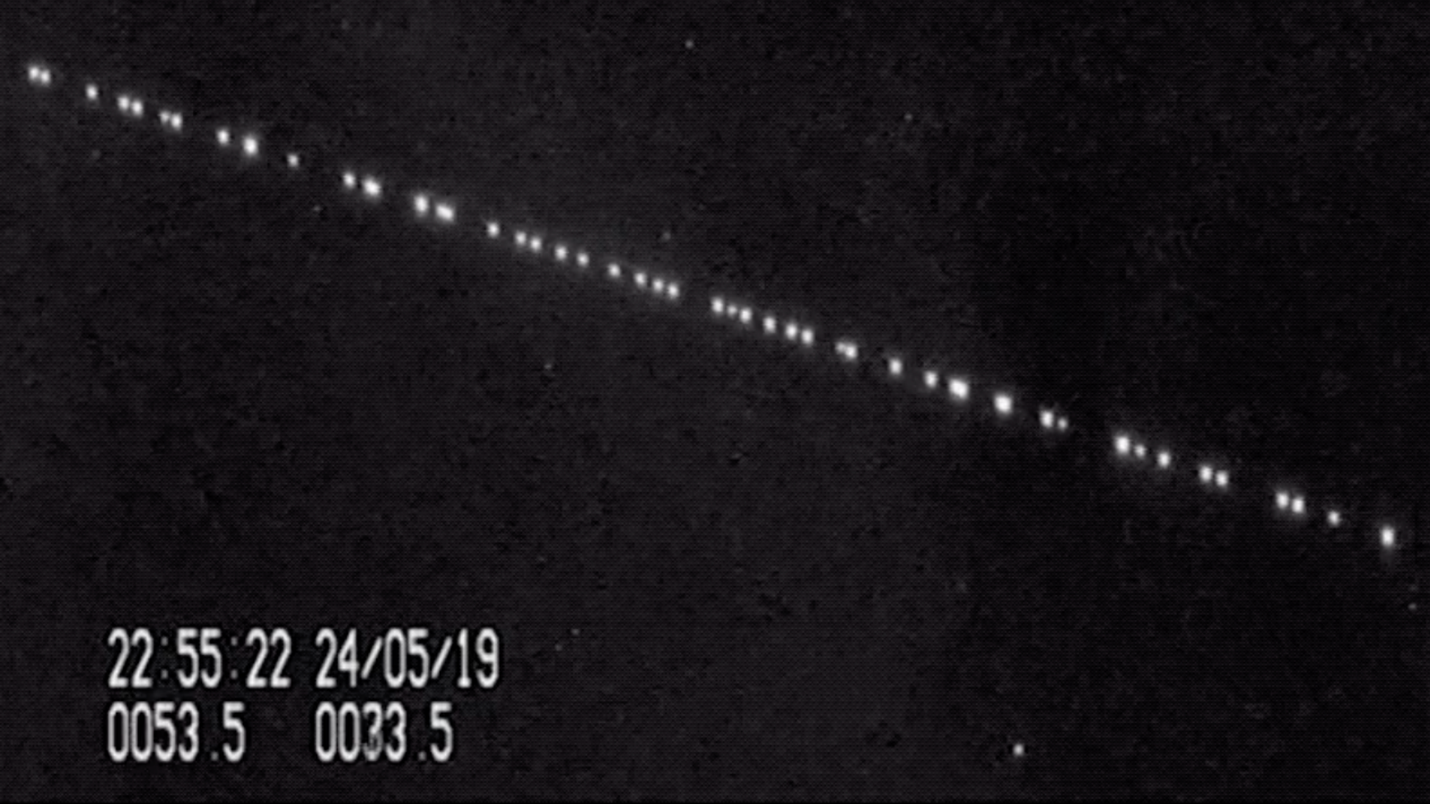 Breathtaking View of SpaceX Starlink Satellite ‘Train’ Triggers Wave of