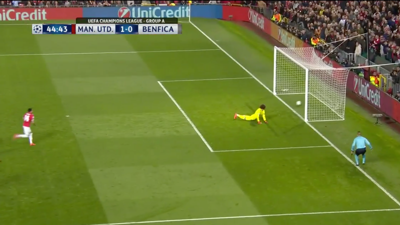 Illustration for article titled Manchester United Continue To Haunt Teenage Goalie