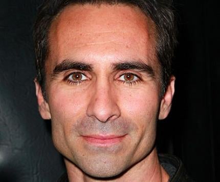 Does Nestor Carbonell Wear Eyeliner Yahoo