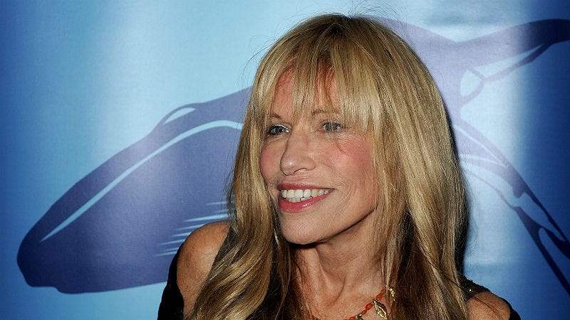 Illustration for article titled Carly Simon Finally Reveals the Asshole Behind 'You're So Vain'