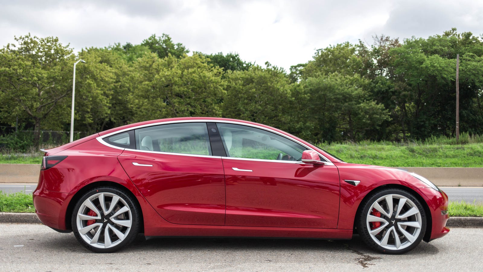 teslas 35 000 model 3 will lose money for the automake