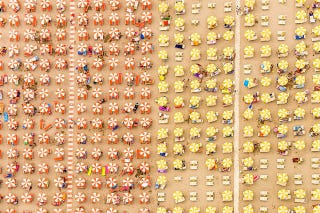 Illustration for article titled Aerial Shots of Beach Show Man Wringing Order From Nature