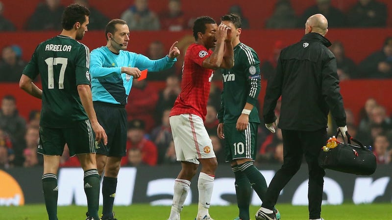 Illustration for article titled One Manchester United Fan Was So Upset By Nani's Red Card, He Called The Police