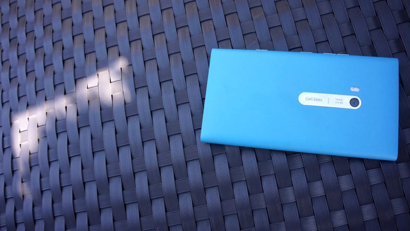 Illustration for article titled The Lumia 900 Becomes the Best Free Phone in the World (Updated)