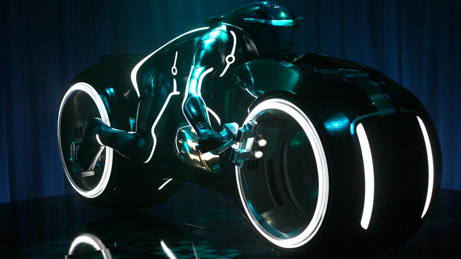 Tron Light Cycle Revealed Live At Flynn's Arcade!